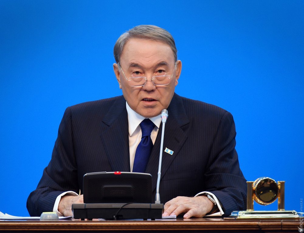 Чиновники боятся позиционировать себя с партией Nur Otan, заявил Назарбаев