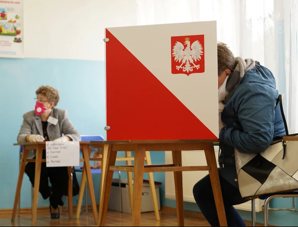 В Польше отменили президентские выборы