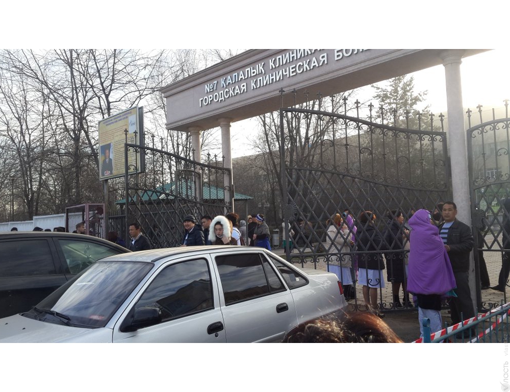В Алматы из-за сообщения о заложенной бомбе эвакуировали городскую клиническую больницу №7