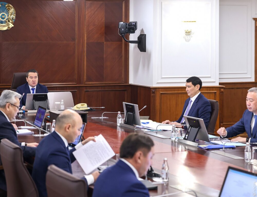 Смаилов поручил внести в парламент в ближайшее время законопроекты по исключению излишних требований для бизнеса