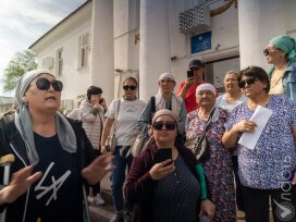 Жители Кульсары и дачных массивов Уральска требуют немедленно решить проблемы с затопленным жильем
