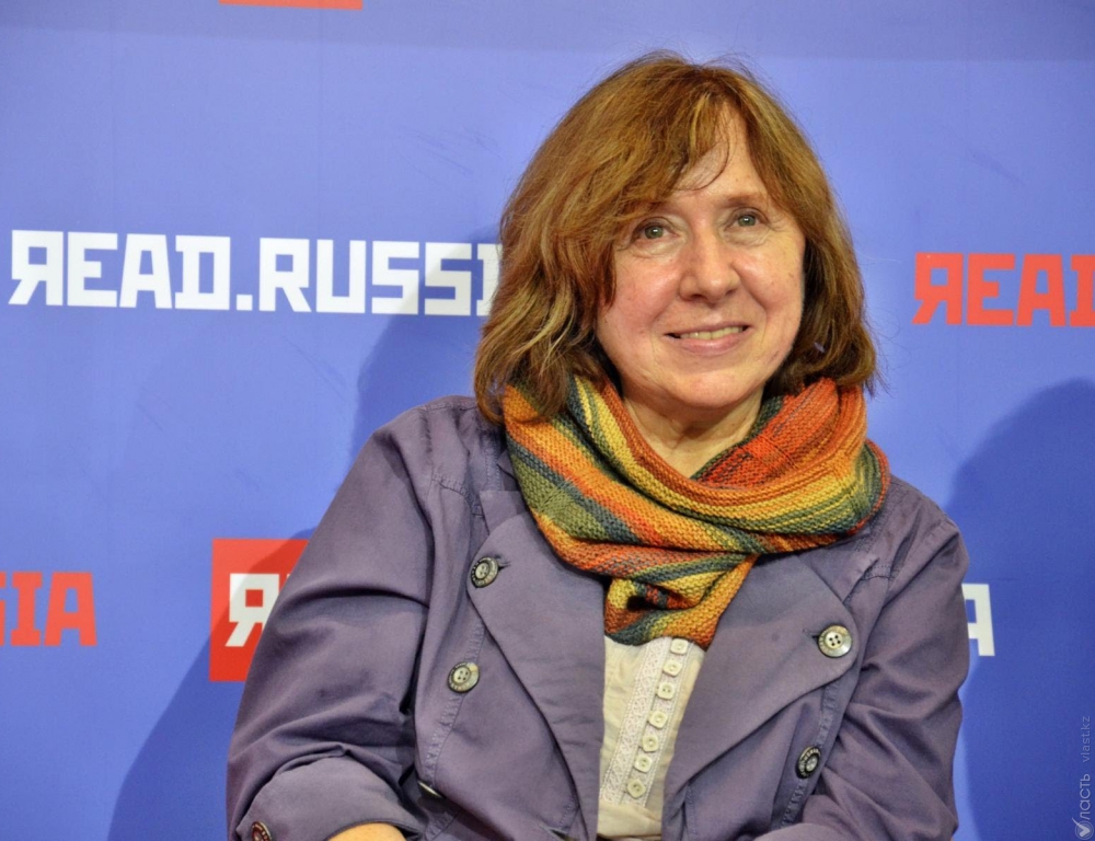 Нобелевскую премию присудили  белорусской писательнице Светлане Алексиевич