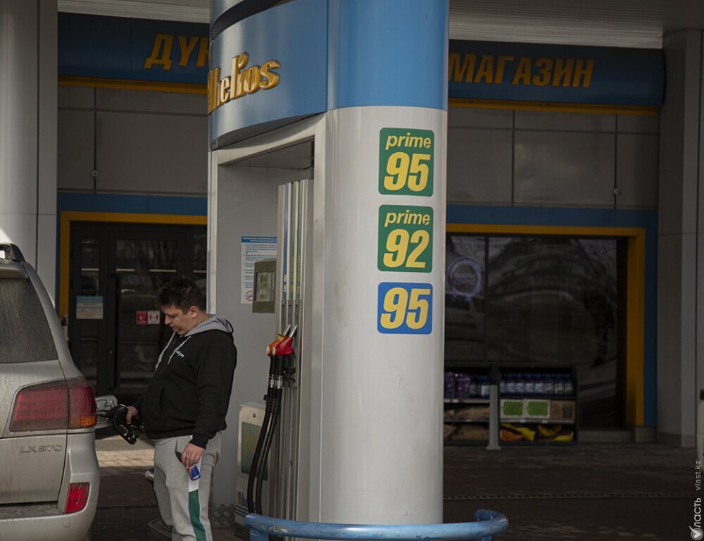 Казахстан полностью закрывает внутреннее потребление бензина, утверждают в Минэнерго