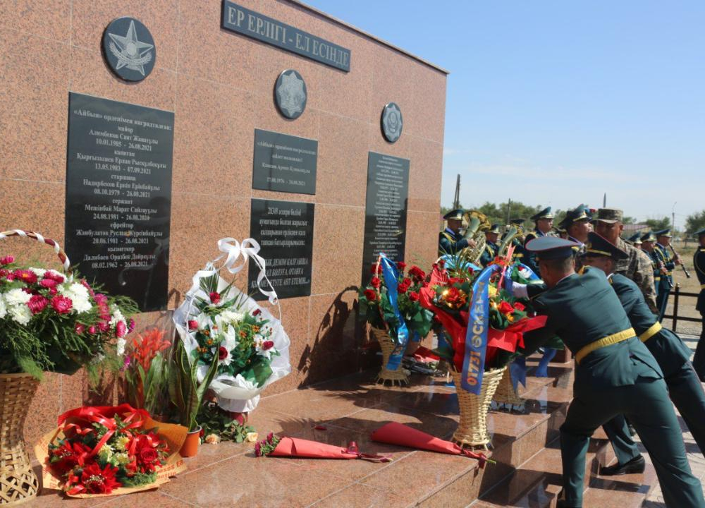 В воинской части в Жамбылской области открыли мемориал в память о погибших при взрывах в августе прошлого года