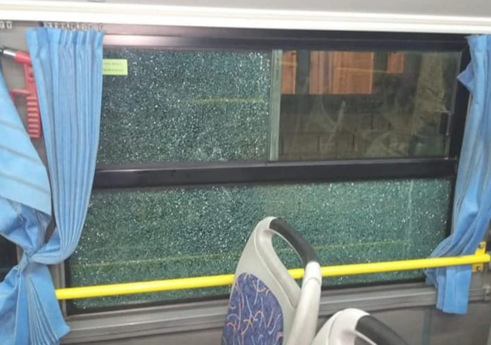 Полиция нашла подростков, разбивших стекла автобусов в микрорайоне «Саялы» в Алматы 