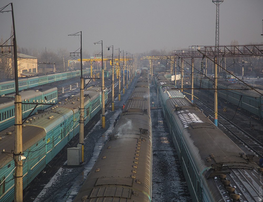 Назарбаев осмотрел здание нового железнодорожного вокзала в Астане 