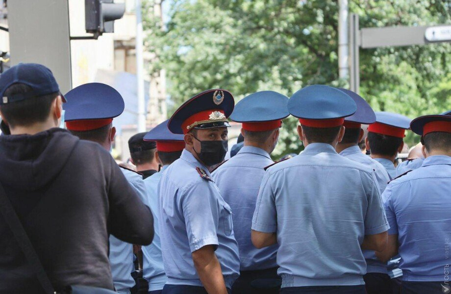В Караганде задержали 10 подозреваемых в организации транснациональной ОПГ