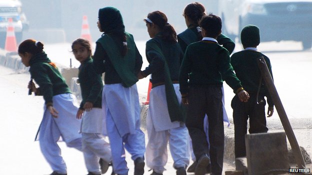 Как минимум 126 человек погибли при атаке талибов на школу на севере Пакистана
