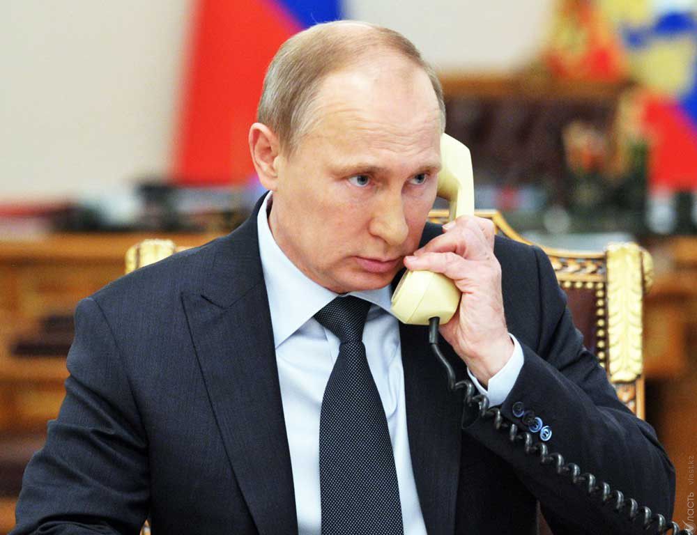 Президент РФ Владимир Путин считает возможным часть органов власти перенести в Сибирь