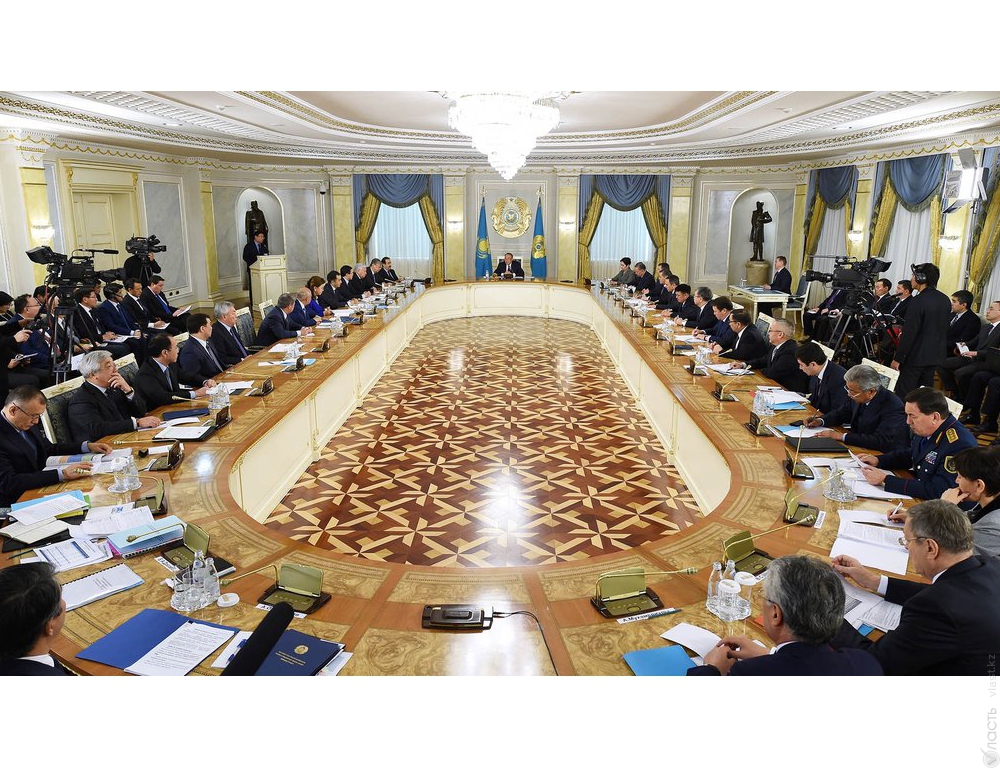 Назарбаев возмущен, что министры считают себя незаменимыми