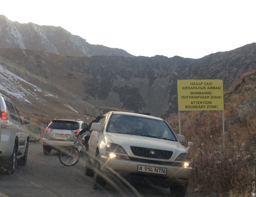 Казахстан открыл автомобильные пункты пропуска на границе с Китаем и Кыргызстаном