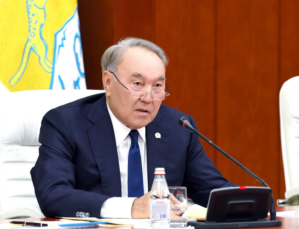 Назарбаев считает необходимым начать разработку новых программ развития территорий до 2025 года