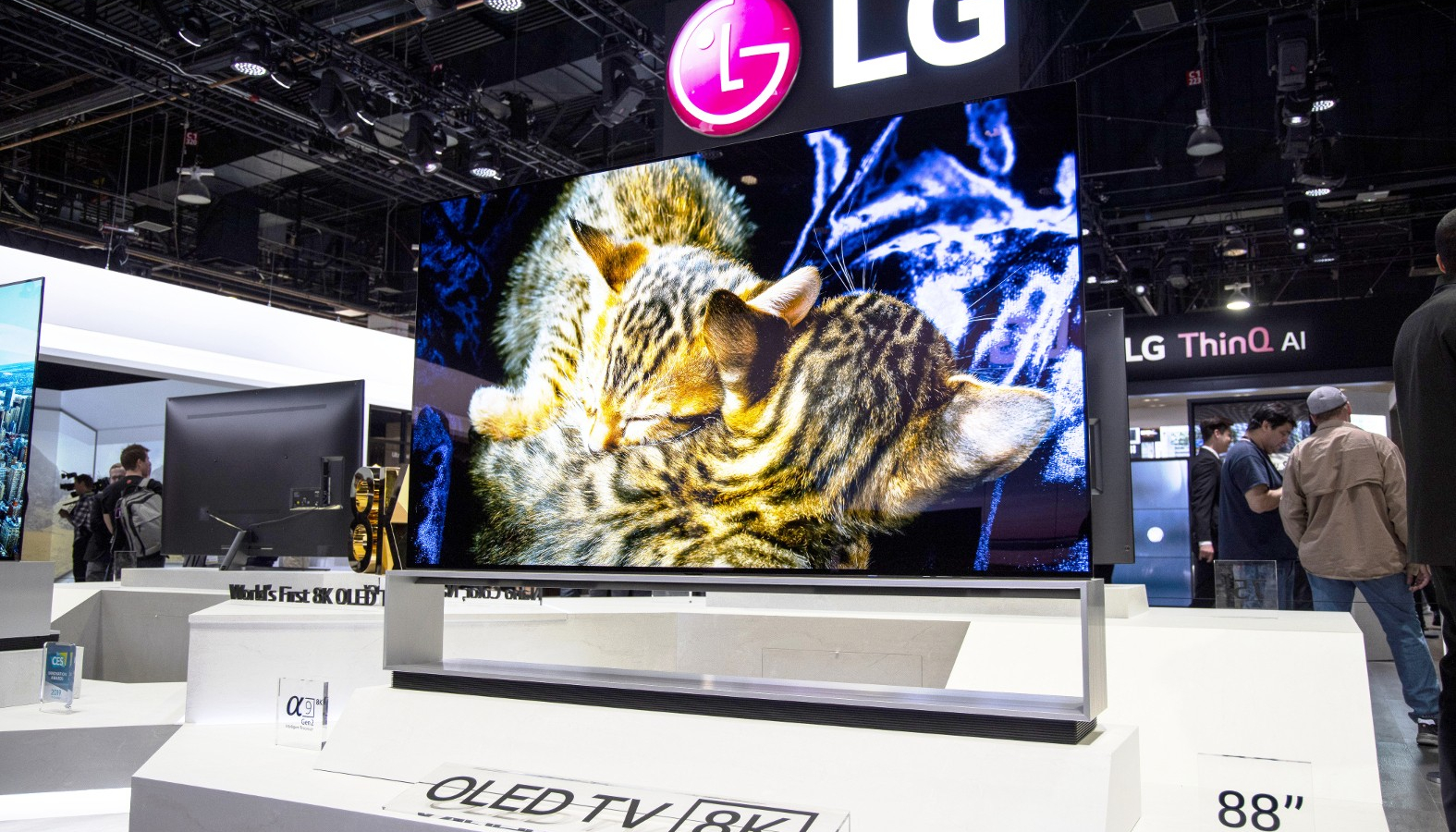 LG объявляет о глобальном начале продаж первого в мире OLED-телевизора с разрешением 8К