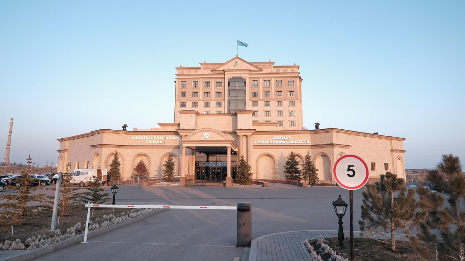 Ішкі көрініс: Алматы облысы әкімдігінің ғимараты қандай?