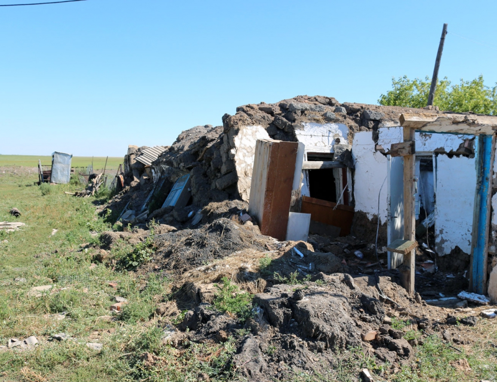 Люди, лишившиеся жилья в результате паводков в Акмолинской области, получат квартиры только в конце октября 