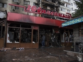 Огневая неготовность: 23 квартиры пострадали при пожаре кафе-бара в Алматы