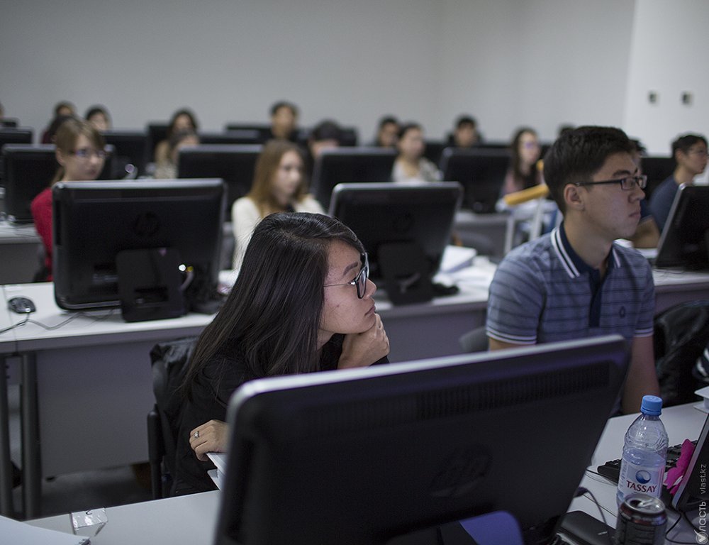 Казахстанские безработные смогут бесплатно пройти курс на Coursera 