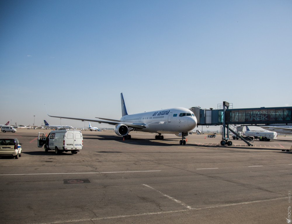 Самолет «Эйр Астаны» выкатился за пределы взлетно-посадочной полосы в Астане 