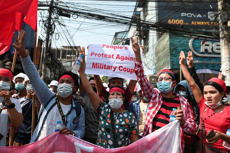 Как минимум 39 протестующих против военного переворота в Мьянме были застрелены силами безопасности 