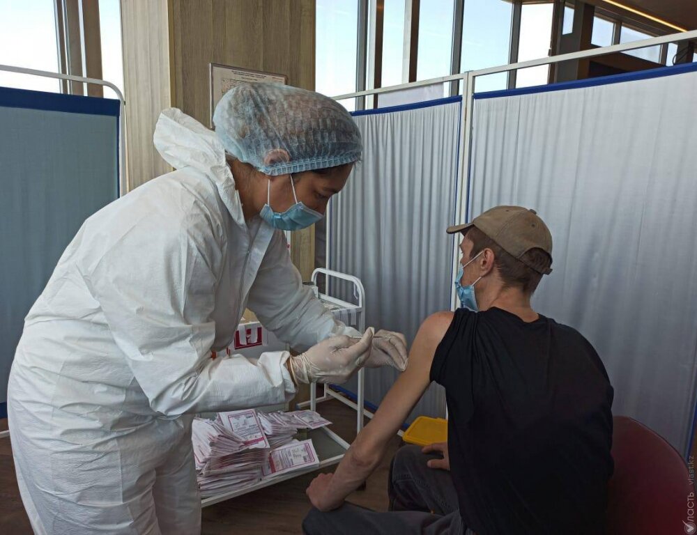 Минздрав объяснил, почему в Казахстане сократились темпы вакцинации