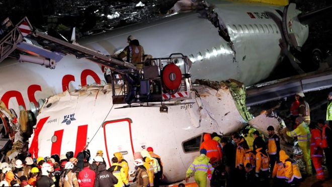 3 человека погибли в результате жесткой посадки самолета в Стамбуле