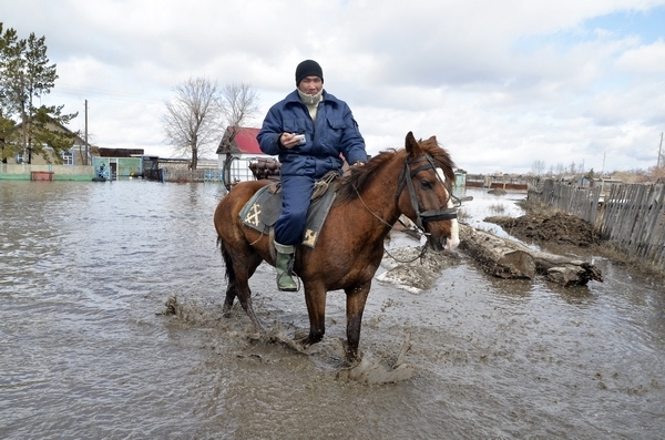 ​935 человек, эвакуированных из-за паводков на севере Казахстана, вернулись в свои дома