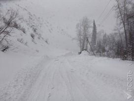 61 участок дорог закрыт в Казахстане из-за погодных условий