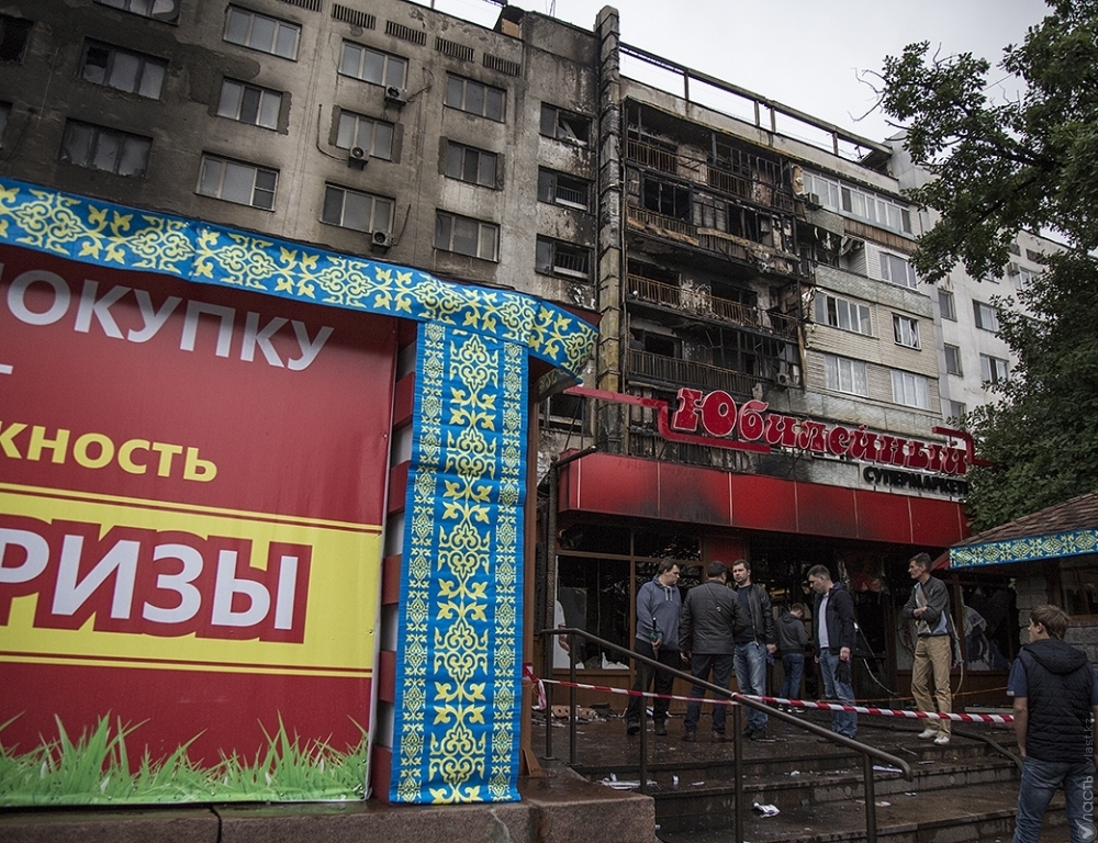 Работы по восстановлению квартир и фасада жилого дома, пострадавшего при пожаре в Алматы, начались  - акимат
