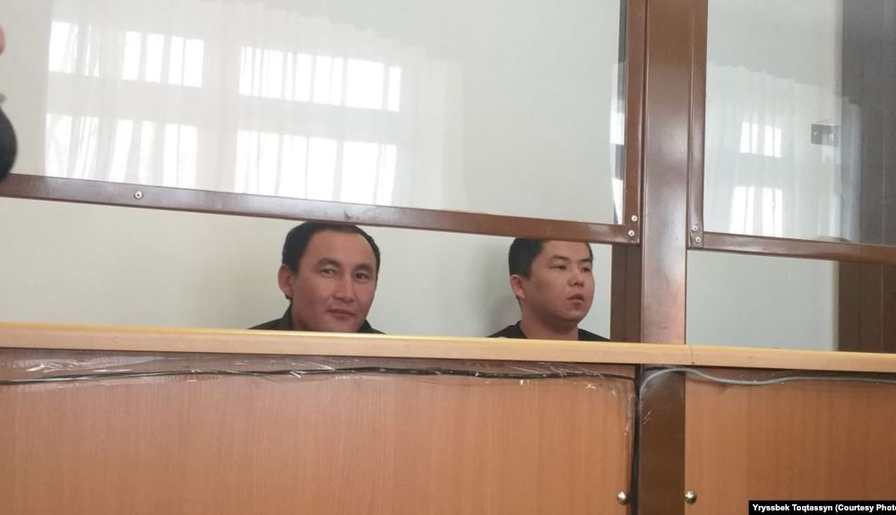 Зайсанский суд приговорил двух казахов из Синцзяна к году лишения свободы каждого