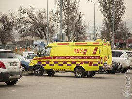 В Алматы двух пассажиров общественного транспорта доставили в больницу