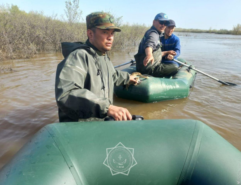 В Западный Казахстан направили дополнительные силы из шести регионов для борьбы с паводками