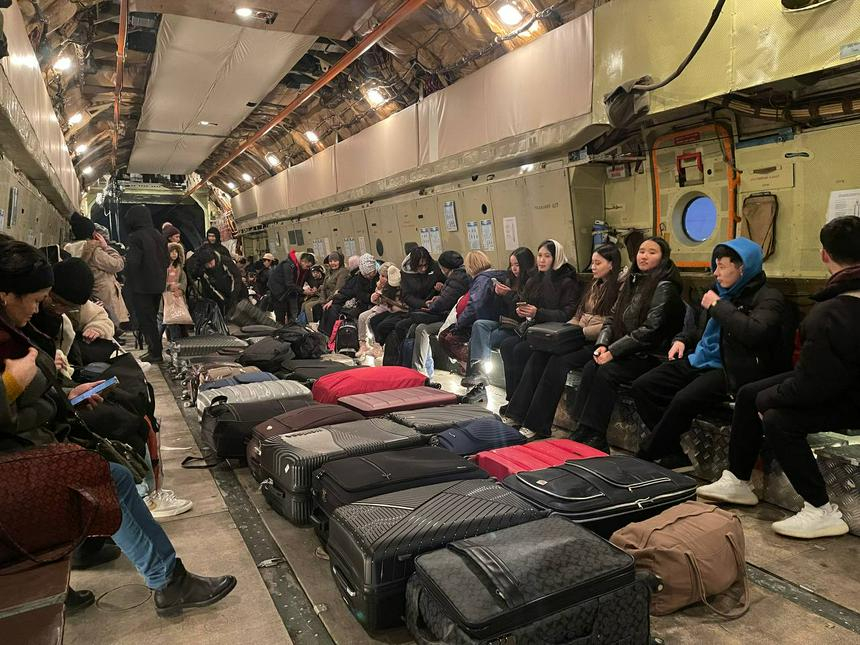 Еще 42 казахстанца вывезены из Турции бортом МЧС