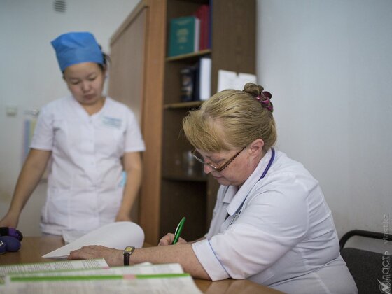 Страхование профессиональной ответственности медработников введут в Казахстане с 2023 года