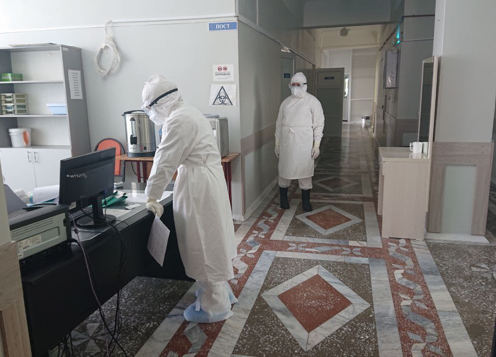 Около 600 пациентов с коронавирусом остается в больницах Казахстана 