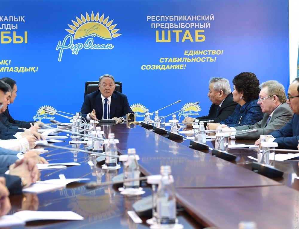 Назарбаев посетил предвыборный штаб партии «Нур Отан»