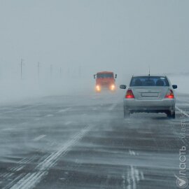 В восьми областях Казахстана введены ограничения на движение транспорта 