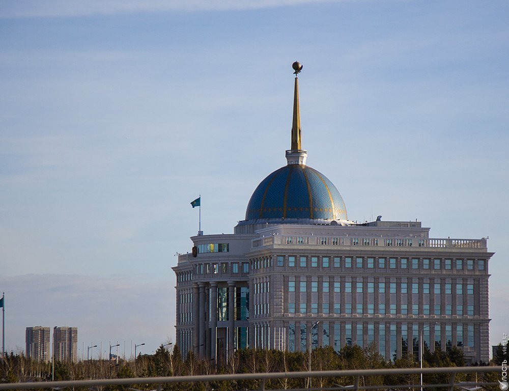 Токаев принял вновь назначенного посла Казахстана в России