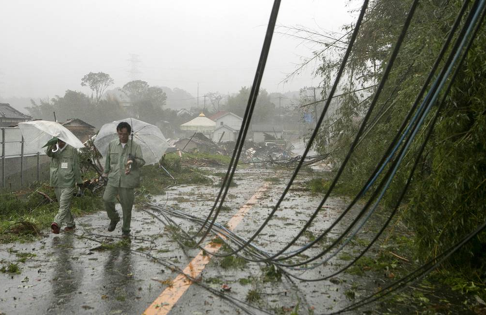 В Японии жертвами мощного тайфуна стали 14 человек