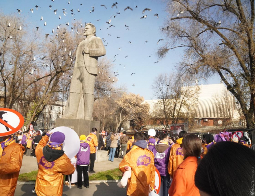 В Алматы проходит акция движения Жана Адамдар против насилия
