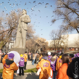 В Алматы проходит акция движения Жана Адамдар против насилия