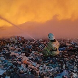 В Алатау снимают режим ЧС, введенный из-за пожара на полигоне ТБО