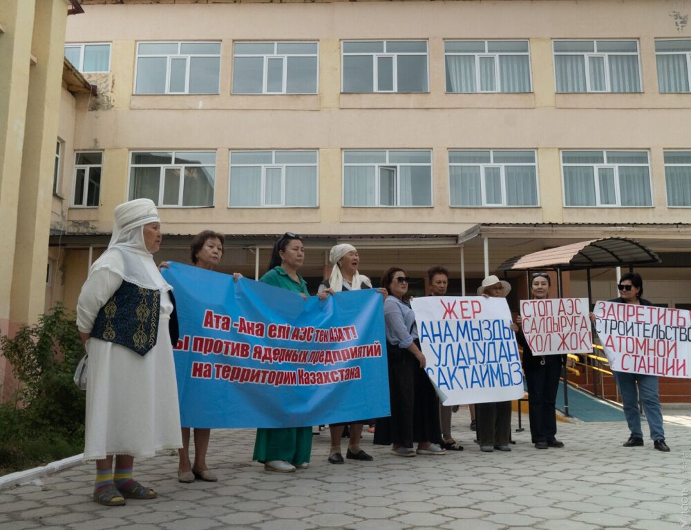 Акиматы шести городов отказали активистам в проведении митингов против строительства АЭС