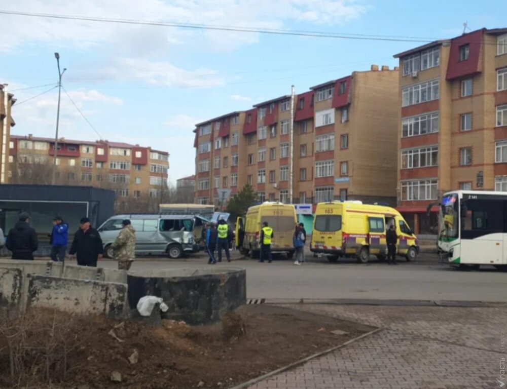Пятерых детей доставили в больницу после ДТП в Косшы