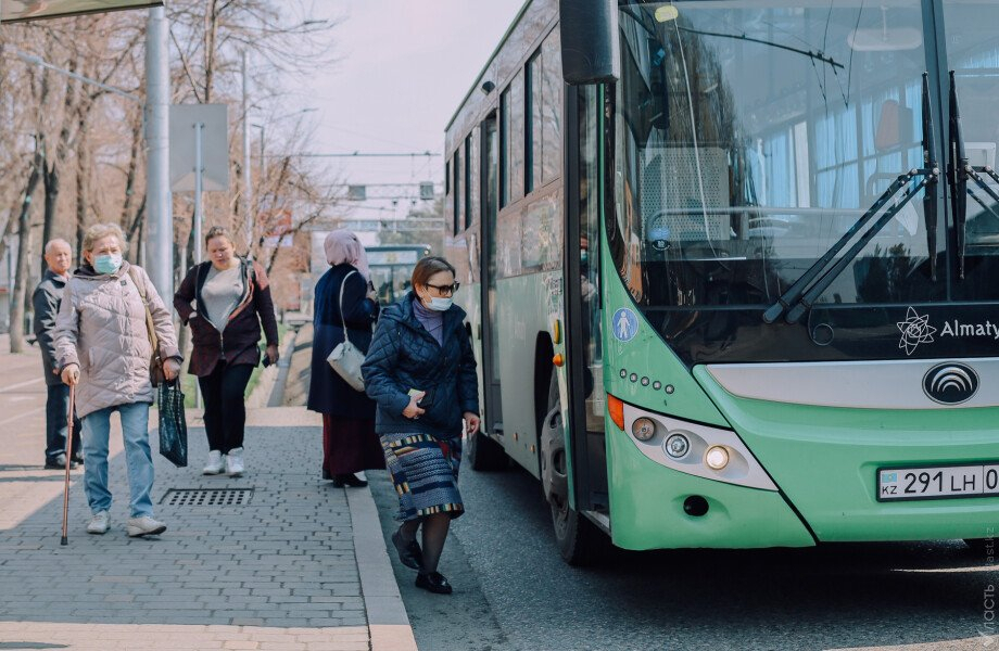 В Жетысуском районе Алматы увеличат количество автобусов на маршрутах