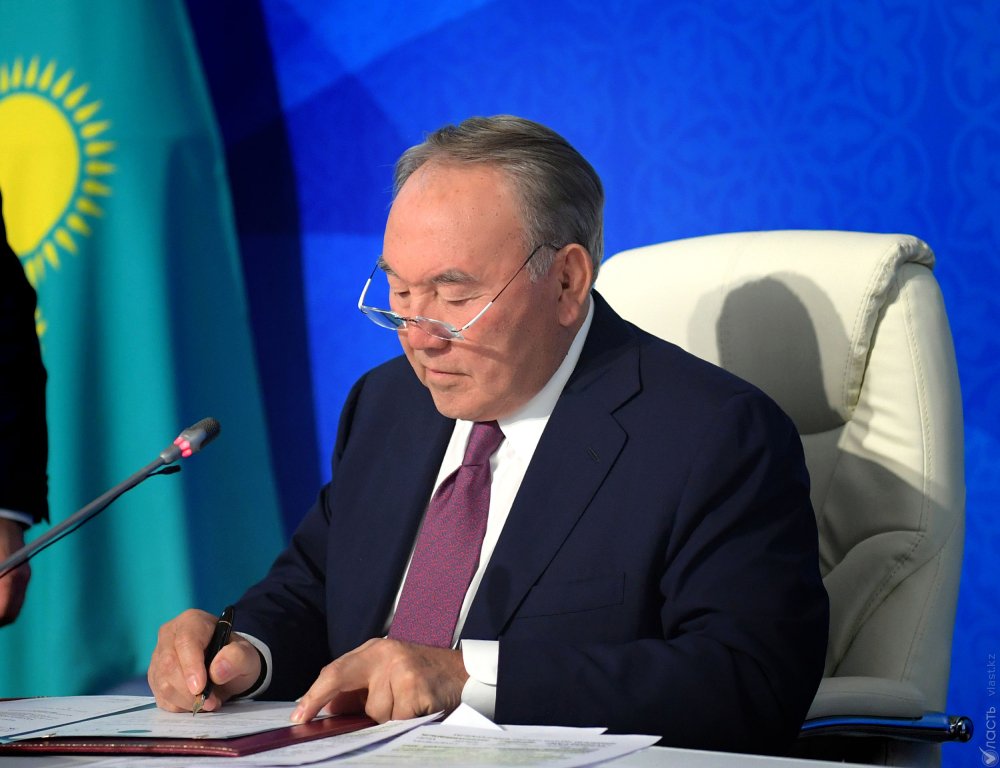 Назарбаев поручил создать в Туркестанской области торговую зону с Узбекистаном 