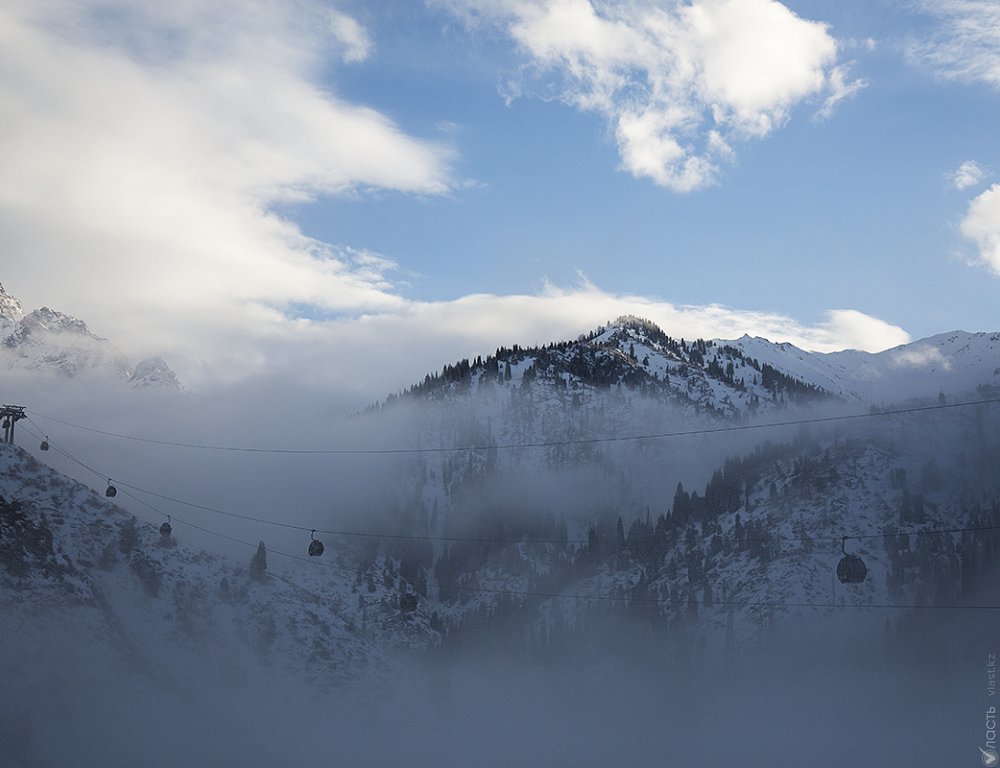ДЧС предупреждает о возможном сходе лавин в горах Алматы