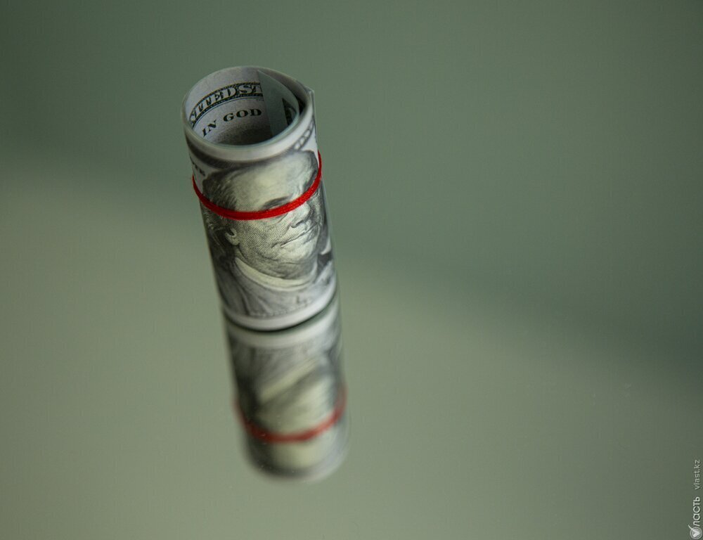 Доллар торгуется на бирже по 524,6 тенге