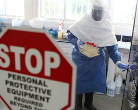 Хроника: В Алматы госпитализирован пассажир рейса из Стамбула с подозрением на Эболу
