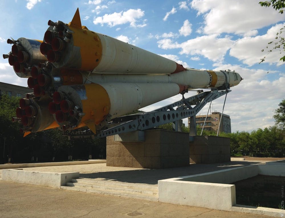Основной и дублирующий экипажи «Союз ТМА-18М» прибыли на космодром Байконур