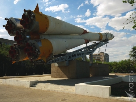 Основной и дублирующий экипажи «Союз ТМА-18М» прибыли на космодром Байконур